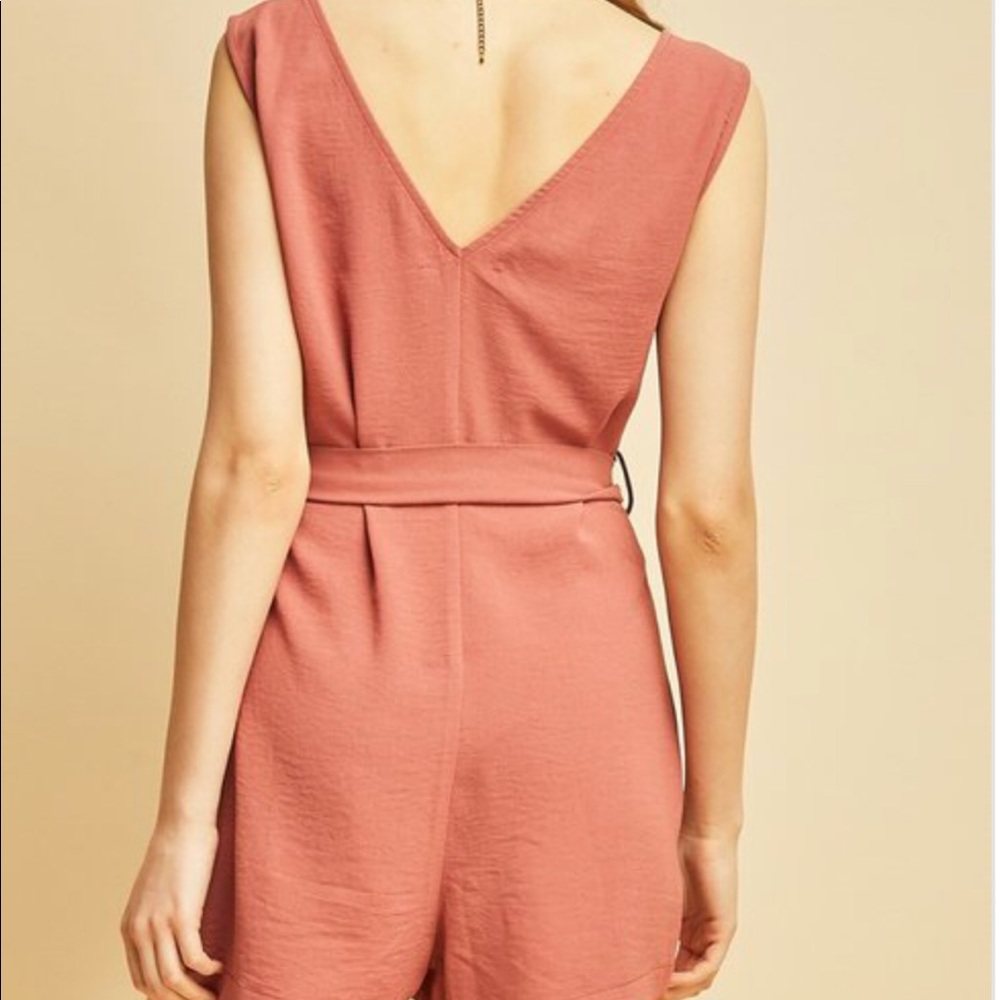 V-neck rompers - Picture 3 of 5